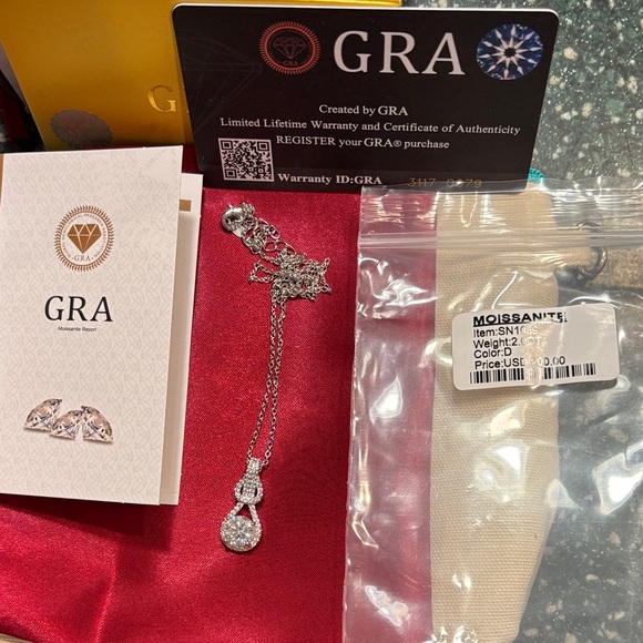 Dazzling Silver, Moissanite diamond Pendant Necklace - Picture 3 of 6